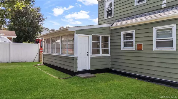 Freeport, NY 11520,55 S Brookside AVE