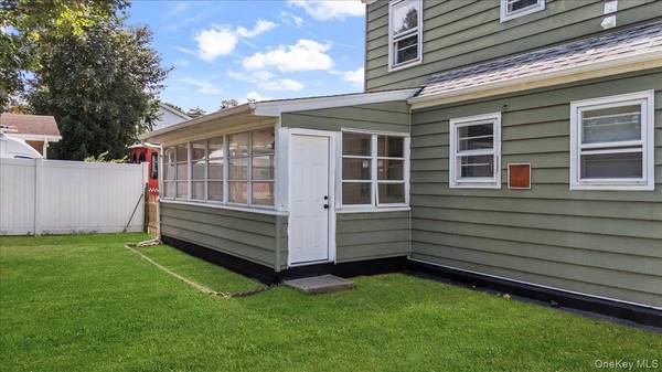 Freeport, NY 11520,55 S Brookside AVE