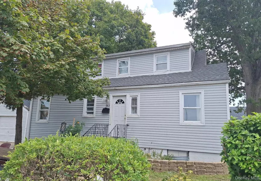 863 Prospect AVE, Westbury, NY 11590