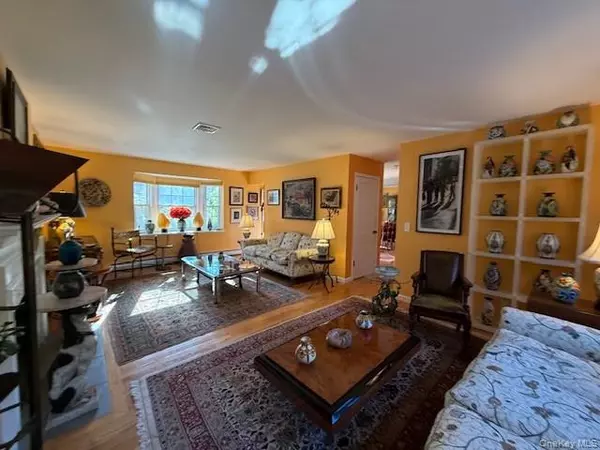 Hyde Park, NY 12538,9 Beadart PL