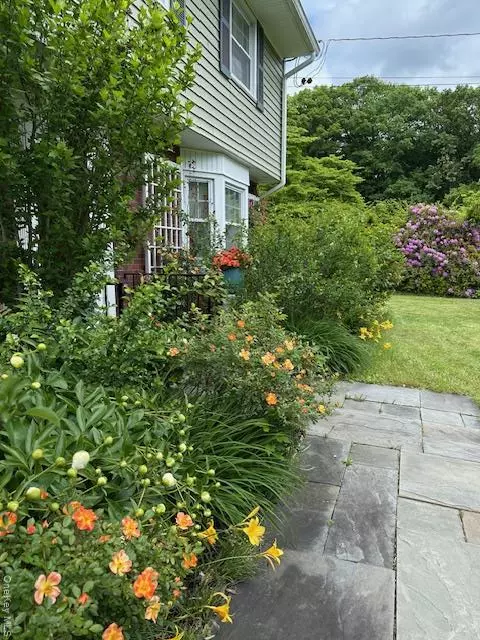 Hyde Park, NY 12538,9 Beadart PL