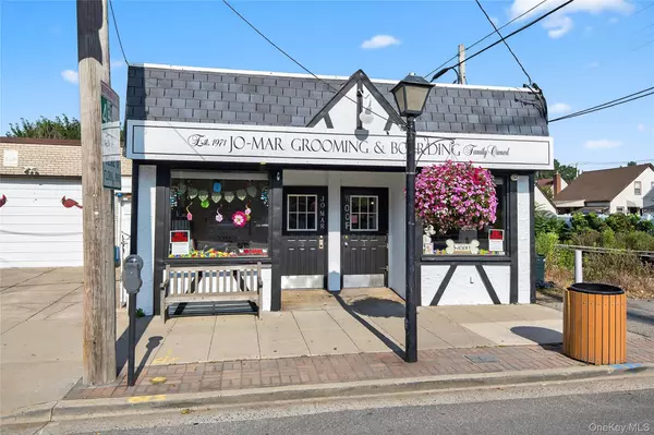 Floral Park, NY 11001,1 Covert AVE