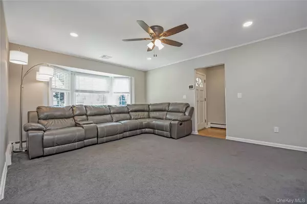 Sayville, NY 11782,15 Brook ST
