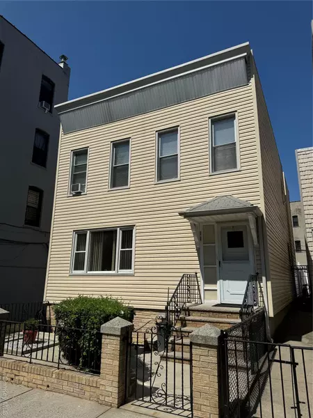2590 37th ST, Astoria, NY 11103