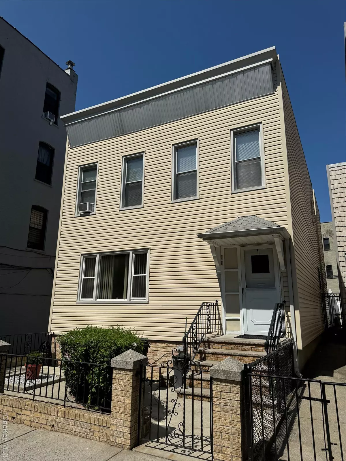 Astoria, NY 11103,2590 37th ST