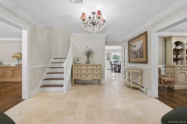 West Nyack, NY 10994,19 Stonehedge DR