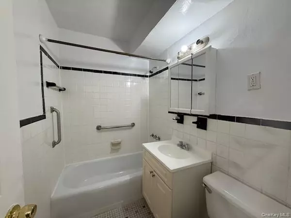 Kew Gardens, NY 11415,83-60 118th ST #6J