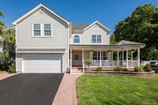 100 Coverly PL, Melville, NY 11747