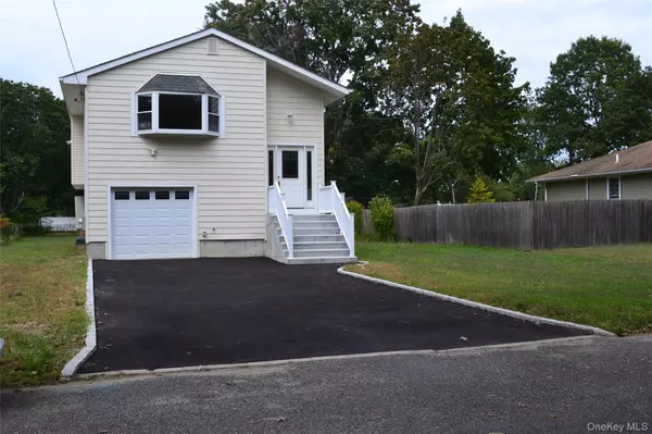 75 Sea Cliff ST, Islip Terrace, NY 11752
