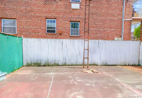 Brooklyn, NY 11236,8704 Avenue M