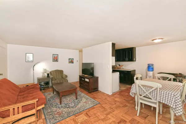 Farmingdale, NY 11735,98 Jervis AVE #98