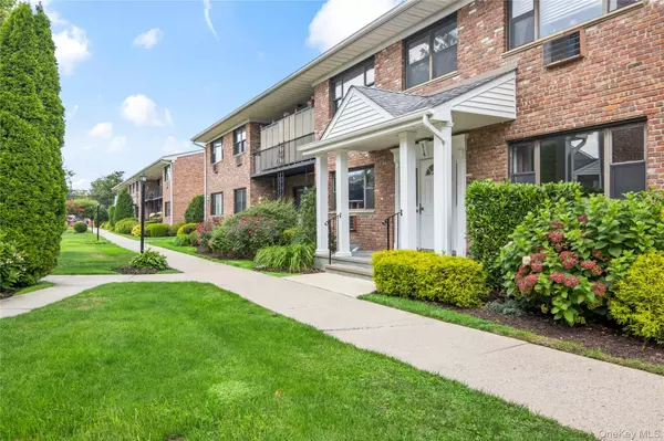 216 Fulton ST #1F, Farmingdale, NY 11735