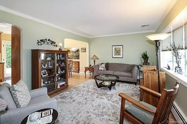 Farmingdale, NY 11735,22 Colonial DR