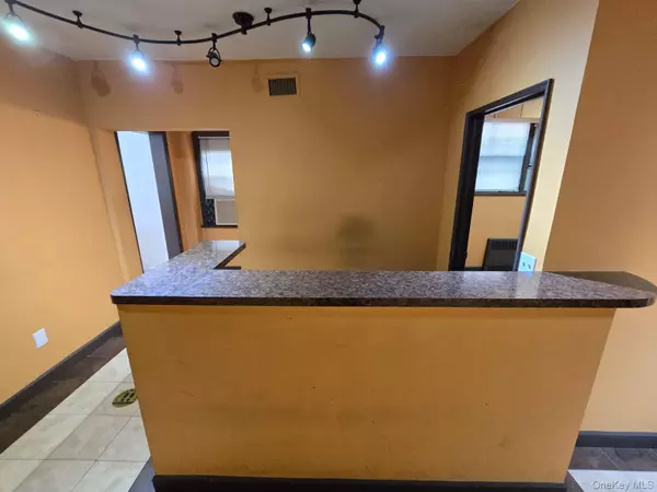 Ozone Park, NY 11417,10510 Crossbay BLVD