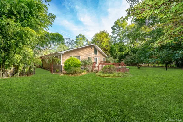 Miller Place, NY 11764,8 Sunset LN