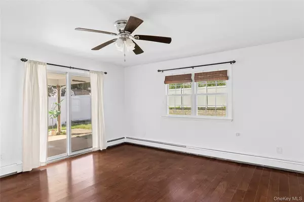 Levittown, NY 11756,26 Shelter LN