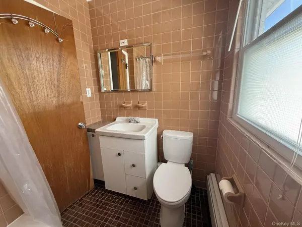 Long Beach, NY 11561,70 Malone AVE #Upper