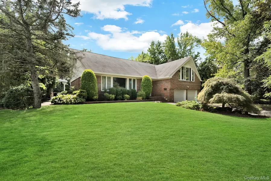 70 Shrub Hollow RD, Roslyn, NY 11576