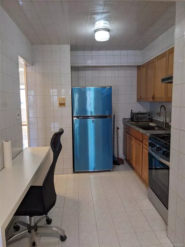 Elmhurst, NY 11373,94-28 53 AVE