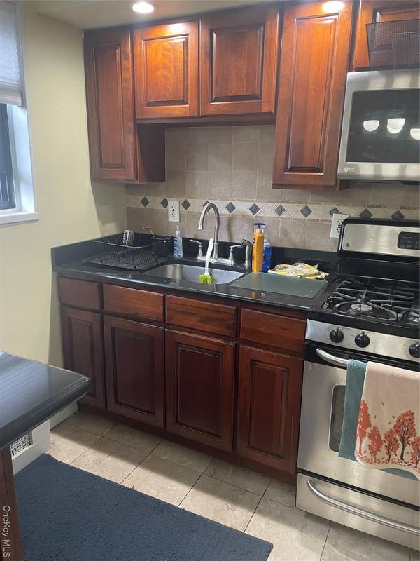 Kew Garden Hills, NY 11367,68-76 136th Street #A