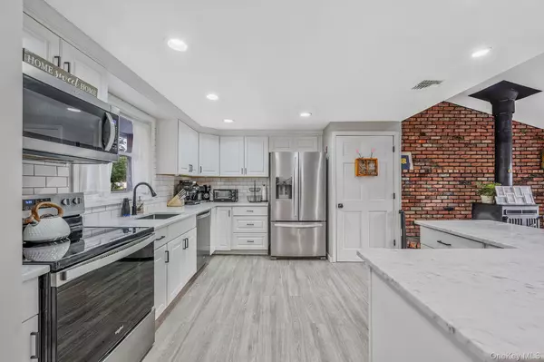Medford, NY 11763,52 White Pine WAY