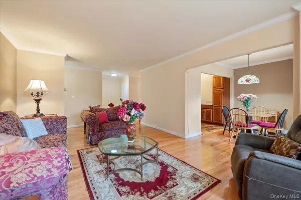 Freeport, NY 11520,210 Westend AVE #8B