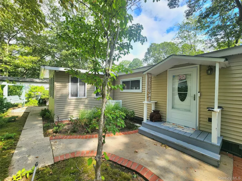 525 Riverleigh AVE #67, Riverhead, NY 11901