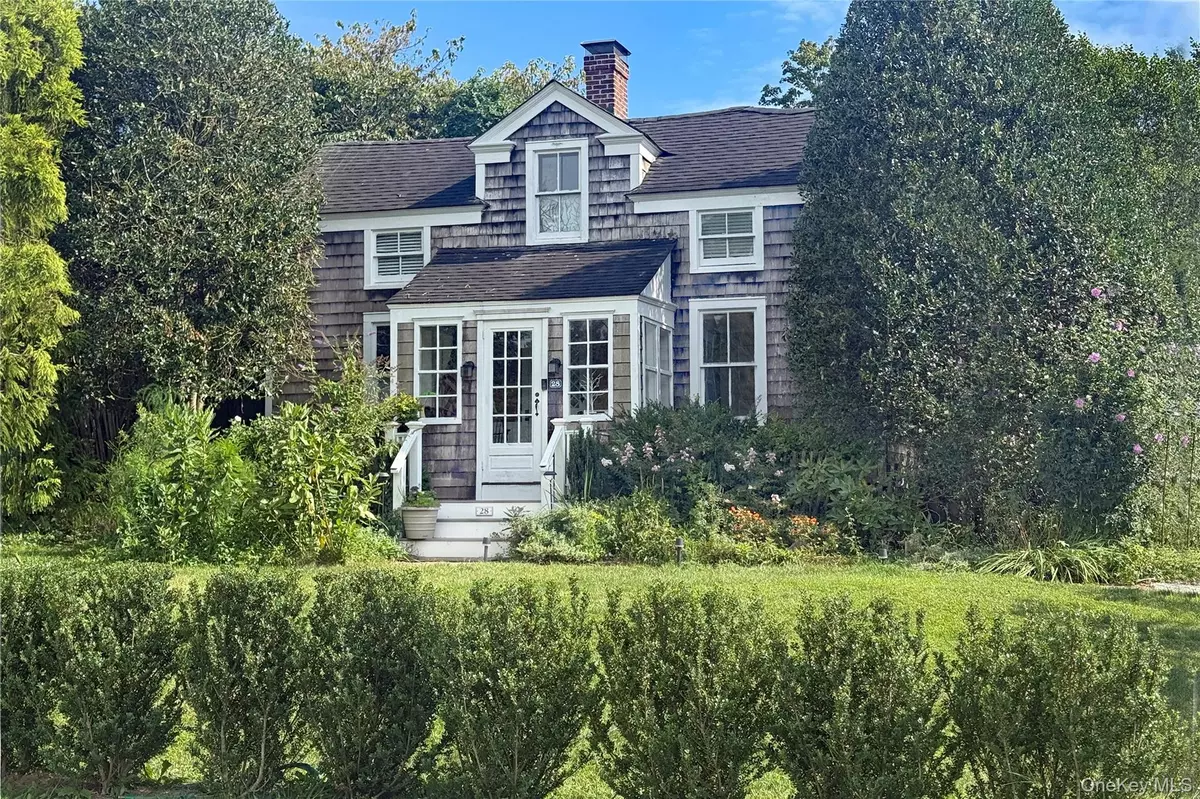 Southampton, NY 11968,28 Bowden SQ
