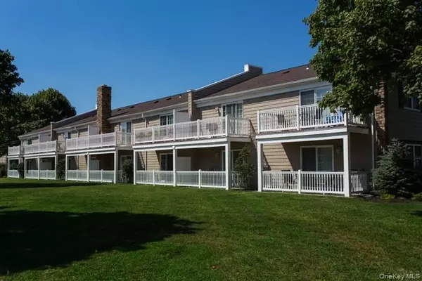 Lake Grove, NY 11755,184 Hallock RD #4A1
