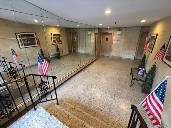 Bronx, NY 10470,4200 Herkimer PL #7E