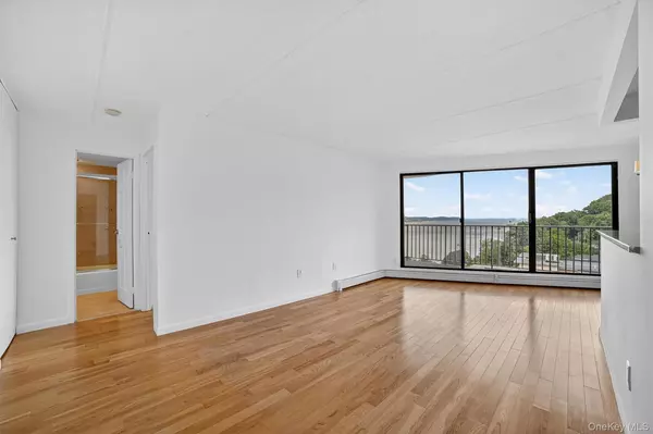 Yonkers, NY 10701,1155 Warburton AVE #10A