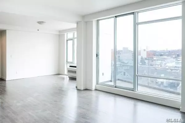 Flushing, NY 11354,40-55 College Point Blvd #3A