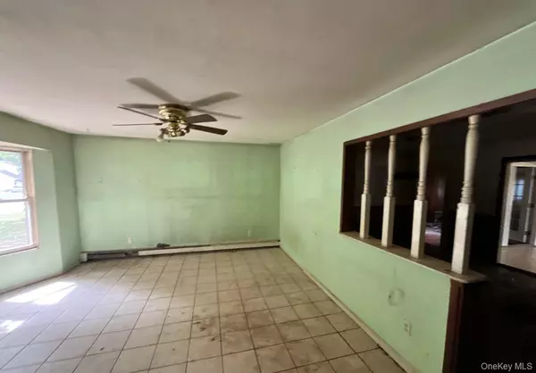 Shirley, NY 11967,17 Appel DR