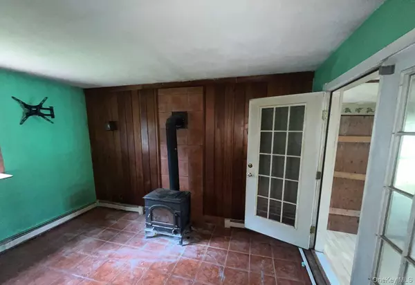 Shirley, NY 11967,17 Appel DR