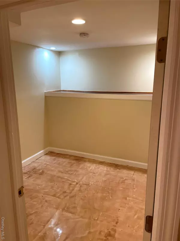 Central Islip, NY 11722,1887 Joshuas PATH #B
