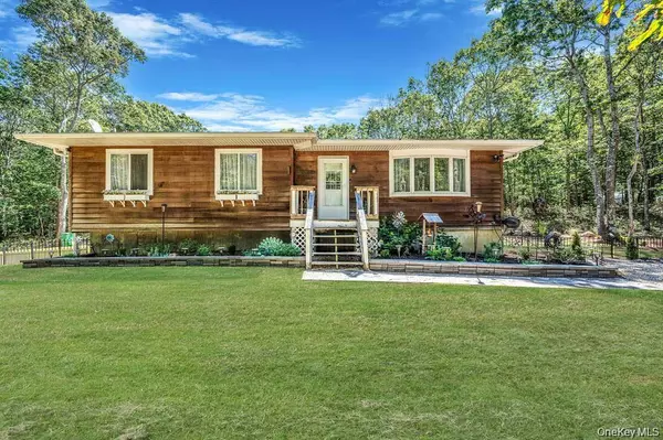 Hampton Bays, NY 11946,3 Emily CT