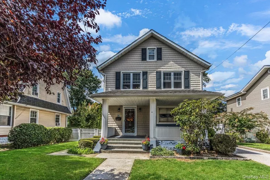 21 Clark AVE, Lynbrook, NY 11563