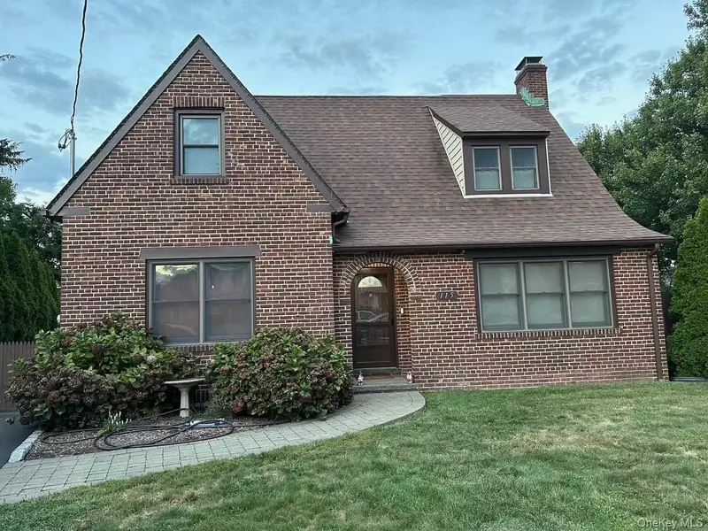 115 Halsey AVE, Hicksville, NY 11801