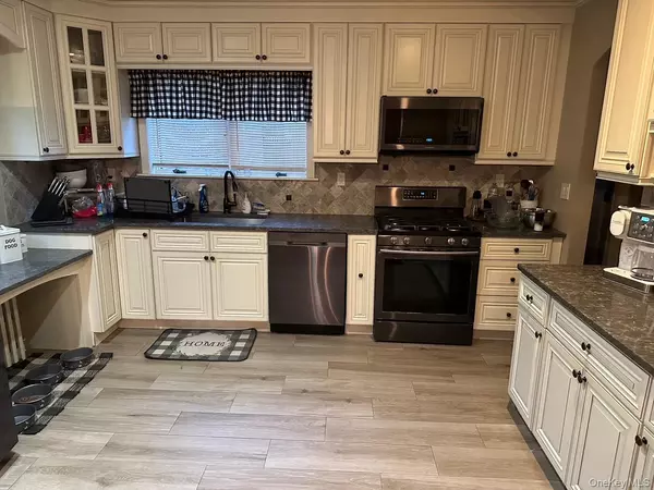 Hicksville, NY 11801,115 Halsey AVE