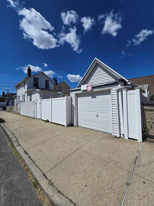 Ozone Park, NY 11417,13319 Crossbay BLVD