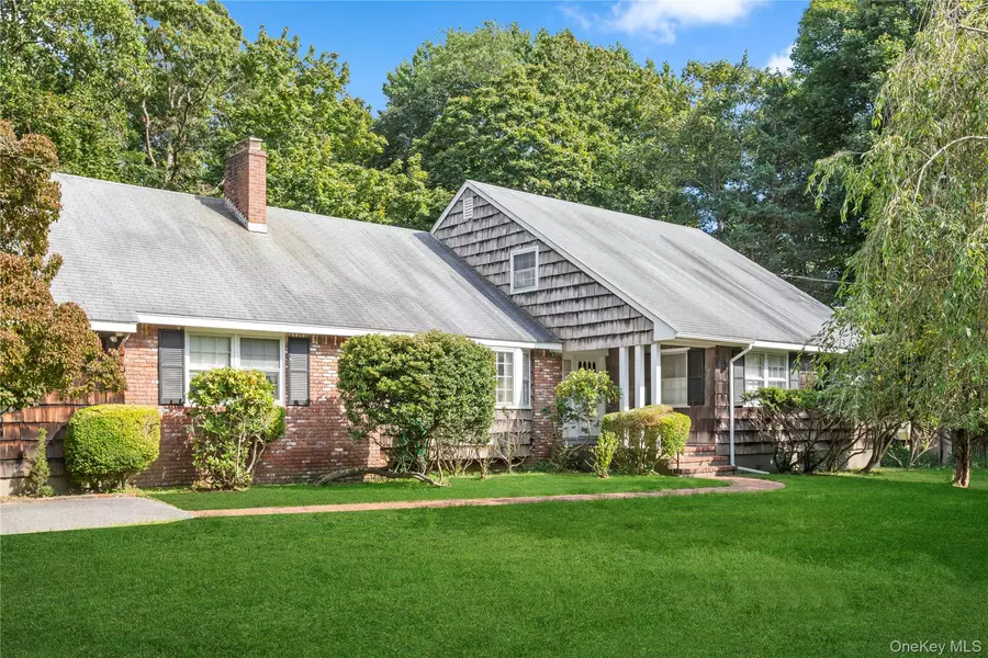 275 Durkee LN, East Patchogue, NY 11772