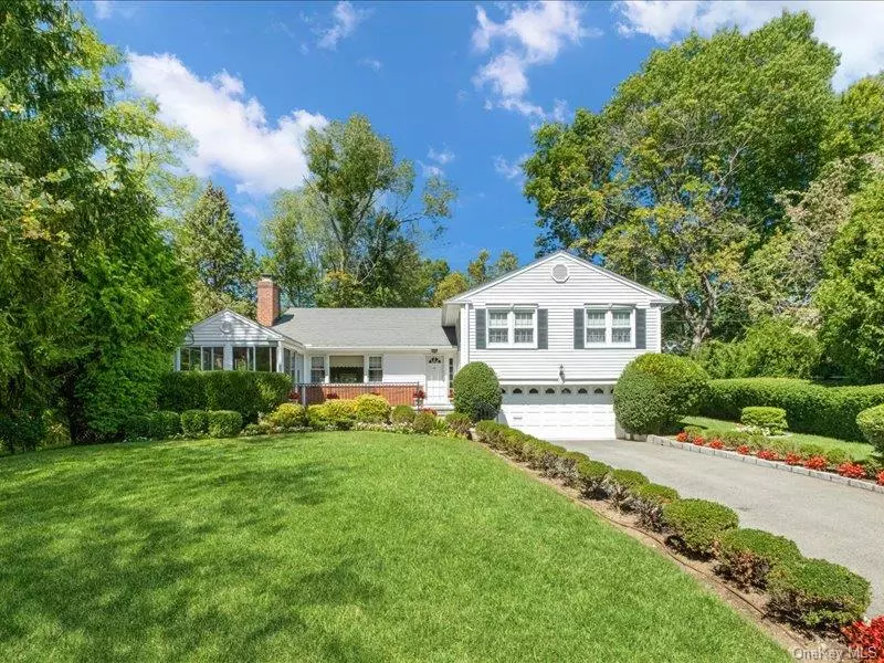 40 Cerreta LN, Scarsdale, NY 10583