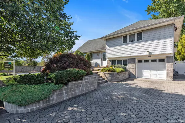 Oceanside, NY 11572,338 W Henrietta AVE