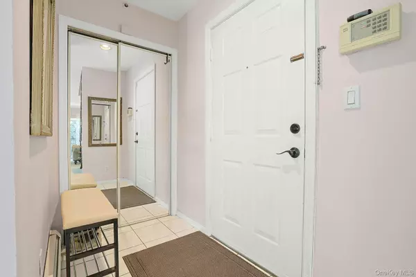 White Plains, NY 10604,130 N Kensico AVE #16