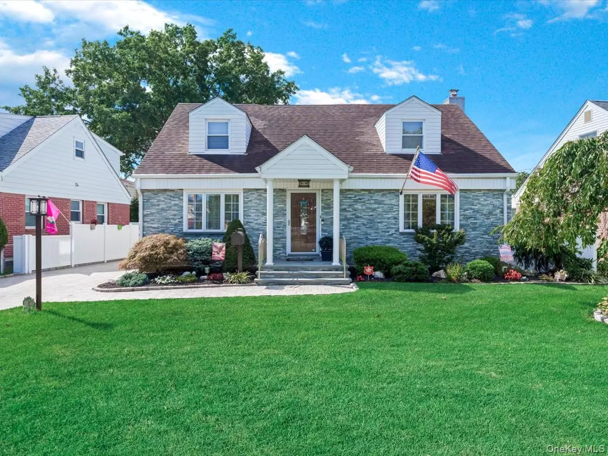 New Hyde Park, NY 11040,42 Tottenham PL