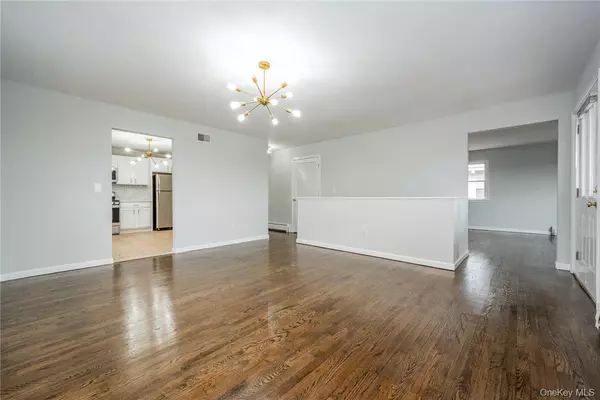 Tuckahoe, NY 10707,122 Sagamore RD #1 FRONT SIDE