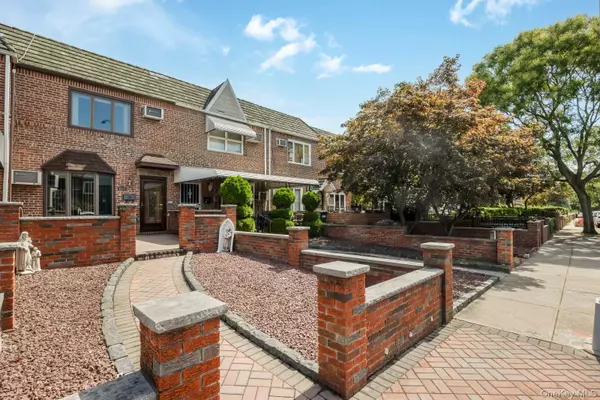 Middle Village, NY 11379,61-33 78 ST