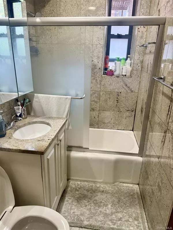 Jackson Heights, NY 11372,88-10 34th AVE #1B