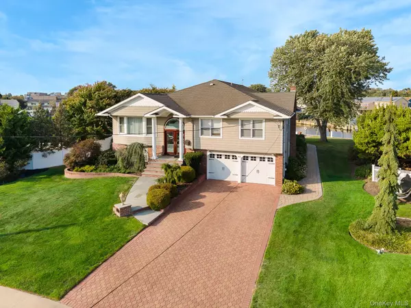 West Islip, NY 11795,43 Duck LN