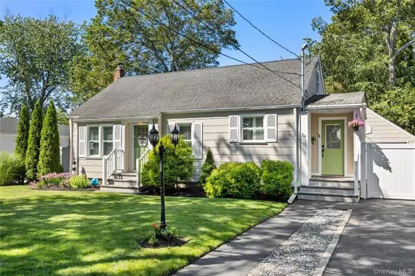 54 Rowland ST, Patchogue, NY 11772